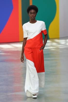 PFW - Akris Runway A model walks the runway during the Akris Womenswear Spring Summer 2026 show as part of Paris Fashion Week on October 05, 2025 in Paris, France. Photo by Alain-Gil Gonzalez ABACAPRESS.COM Paris France  Copyright: xGonzalezxAlain-Gil ABACAx
