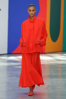 PFW - Akris Runway A model walks the runway during the Akris Womenswear Spring Summer 2026 show as part of Paris Fashion Week on October 05, 2025 in Paris, France. Photo by Alain-Gil Gonzalez ABACAPRESS.COM Paris France  Copyright: xGonzalezxAlain-Gil ABACAx