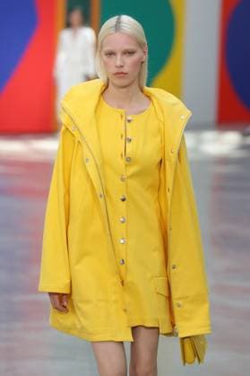 PFW - Akris Runway A model walks the runway during the Akris Womenswear Spring Summer 2026 show as part of Paris Fashion Week on October 05, 2025 in Paris, France. Photo by Alain-Gil Gonzalez ABACAPRESS.COM Paris France  Copyright: xGonzalezxAlain-Gil ABACAx