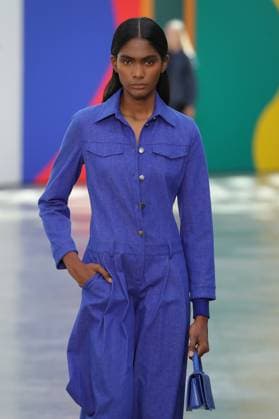 PFW - Akris Runway A model walks the runway during the Akris Womenswear Spring Summer 2026 show as part of Paris Fashion Week on October 05, 2025 in Paris, France. Photo by Alain-Gil Gonzalez ABACAPRESS.COM Paris France  Copyright: xGonzalezxAlain-Gil ABACAx