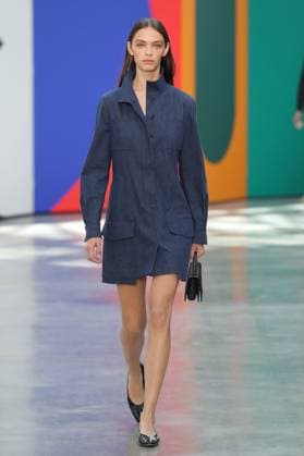 PFW - Akris Runway A model walks the runway during the Akris Womenswear Spring Summer 2026 show as part of Paris Fashion Week on October 05, 2025 in Paris, France. Photo by Alain-Gil Gonzalez ABACAPRESS.COM Paris France  Copyright: xGonzalezxAlain-Gil ABACAx