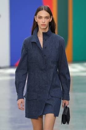 PFW - Akris Runway A model walks the runway during the Akris Womenswear Spring Summer 2026 show as part of Paris Fashion Week on October 05, 2025 in Paris, France. Photo by Alain-Gil Gonzalez ABACAPRESS.COM Paris France  Copyright: xGonzalezxAlain-Gil ABACAx