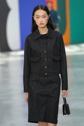 PFW - Akris Runway A model walks the runway during the Akris Womenswear Spring Summer 2026 show as part of Paris Fashion Week on October 05, 2025 in Paris, France. Photo by Alain-Gil Gonzalez ABACAPRESS.COM Paris France  Copyright: xGonzalezxAlain-Gil ABACAx