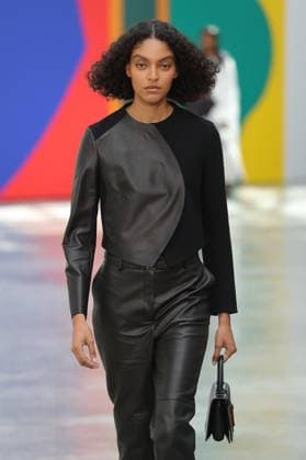 PFW - Akris Runway A model walks the runway during the Akris Womenswear Spring Summer 2026 show as part of Paris Fashion Week on October 05, 2025 in Paris, France. Photo by Alain-Gil Gonzalez ABACAPRESS.COM Paris France  Copyright: xGonzalezxAlain-Gil ABACAx