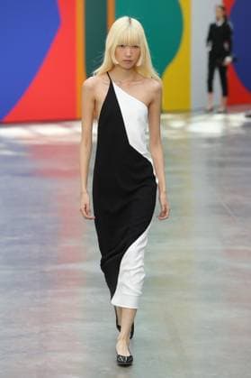 PFW - Akris Runway A model walks the runway during the Akris Womenswear Spring Summer 2026 show as part of Paris Fashion Week on October 05, 2025 in Paris, France. Photo by Alain-Gil Gonzalez ABACAPRESS.COM Paris France  Copyright: xGonzalezxAlain-Gil ABACAx