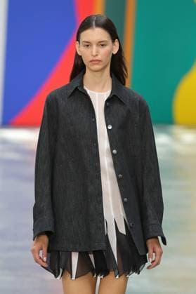 PFW - Akris Runway A model walks the runway during the Akris Womenswear Spring Summer 2026 show as part of Paris Fashion Week on October 05, 2025 in Paris, France. Photo by Alain-Gil Gonzalez ABACAPRESS.COM Paris France  Copyright: xGonzalezxAlain-Gil ABACAx