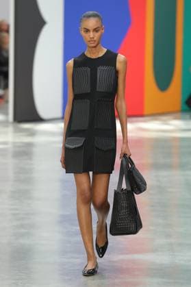 PFW - Akris Runway A model walks the runway during the Akris Womenswear Spring Summer 2026 show as part of Paris Fashion Week on October 05, 2025 in Paris, France. Photo by Alain-Gil Gonzalez ABACAPRESS.COM Paris France  Copyright: xGonzalezxAlain-Gil ABACAx