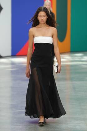 PFW - Akris Runway A model walks the runway during the Akris Womenswear Spring Summer 2026 show as part of Paris Fashion Week on October 05, 2025 in Paris, France. Photo by Alain-Gil Gonzalez ABACAPRESS.COM Paris France  Copyright: xGonzalezxAlain-Gil ABACAx