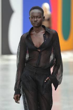 PFW - Akris Runway A model walks the runway during the Akris Womenswear Spring Summer 2026 show as part of Paris Fashion Week on October 05, 2025 in Paris, France. Photo by Alain-Gil Gonzalez ABACAPRESS.COM Paris France  Copyright: xGonzalezxAlain-Gil ABACAx