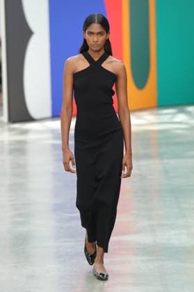PFW - Akris Runway A model walks the runway during the Akris Womenswear Spring Summer 2026 show as part of Paris Fashion Week on October 05, 2025 in Paris, France. Photo by Alain-Gil Gonzalez ABACAPRESS.COM Paris France  Copyright: xGonzalezxAlain-Gil ABACAx