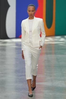 PFW - Akris Runway A model walks the runway during the Akris Womenswear Spring Summer 2026 show as part of Paris Fashion Week on October 05, 2025 in Paris, France. Photo by Alain-Gil Gonzalez ABACAPRESS.COM Paris France  Copyright: xGonzalezxAlain-Gil ABACAx