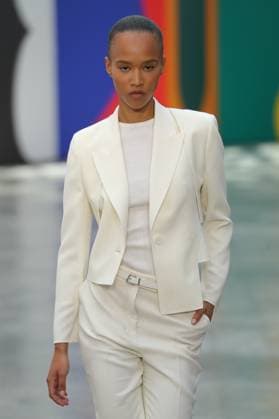 PFW - Akris Runway A model walks the runway during the Akris Womenswear Spring Summer 2026 show as part of Paris Fashion Week on October 05, 2025 in Paris, France. Photo by Alain-Gil Gonzalez ABACAPRESS.COM Paris France  Copyright: xGonzalezxAlain-Gil ABACAx