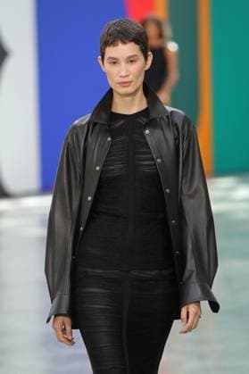 PFW - Akris Runway A model walks the runway during the Akris Womenswear Spring Summer 2026 show as part of Paris Fashion Week on October 05, 2025 in Paris, France. Photo by Alain-Gil Gonzalez ABACAPRESS.COM Paris France  Copyright: xGonzalezxAlain-Gil ABACAx