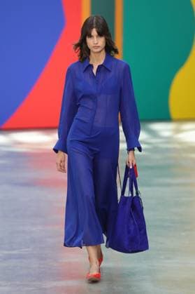 PFW - Akris Runway A model walks the runway during the Akris Womenswear Spring Summer 2026 show as part of Paris Fashion Week on October 05, 2025 in Paris, France. Photo by Alain-Gil Gonzalez ABACAPRESS.COM Paris France  Copyright: xGonzalezxAlain-Gil ABACAx