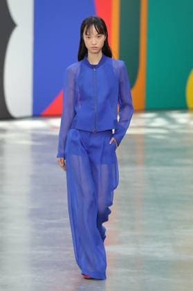 PFW - Akris Runway A model walks the runway during the Akris Womenswear Spring Summer 2026 show as part of Paris Fashion Week on October 05, 2025 in Paris, France. Photo by Alain-Gil Gonzalez ABACAPRESS.COM Paris France  Copyright: xGonzalezxAlain-Gil ABACAx
