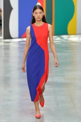 PFW - Akris Runway A model walks the runway during the Akris Womenswear Spring Summer 2026 show as part of Paris Fashion Week on October 05, 2025 in Paris, France. Photo by Alain-Gil Gonzalez ABACAPRESS.COM Paris France  Copyright: xGonzalezxAlain-Gil ABACAx
