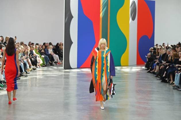 PFW - Akris Runway A model walks the runway during the Akris Womenswear Spring Summer 2026 show as part of Paris Fashion Week on October 05, 2025 in Paris, France. Photo by Alain-Gil Gonzalez ABACAPRESS.COM Paris France  Copyright: xGonzalezxAlain-Gil ABACAx