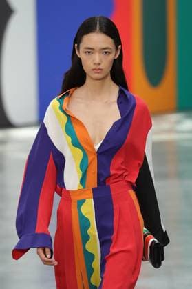 PFW - Akris Runway A model walks the runway during the Akris Womenswear Spring Summer 2026 show as part of Paris Fashion Week on October 05, 2025 in Paris, France. Photo by Alain-Gil Gonzalez ABACAPRESS.COM Paris France  Copyright: xGonzalezxAlain-Gil ABACAx