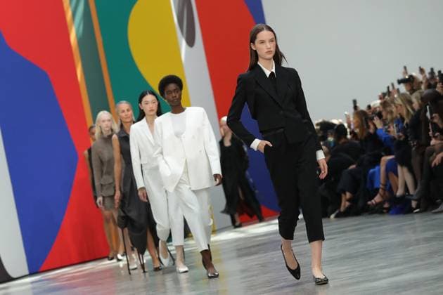 PFW - Akris Runway A model walks the runway during the Akris Womenswear Spring Summer 2026 show as part of Paris Fashion Week on October 05, 2025 in Paris, France. Photo by Alain-Gil Gonzalez ABACAPRESS.COM Paris France  Copyright: xGonzalezxAlain-Gil ABACAx