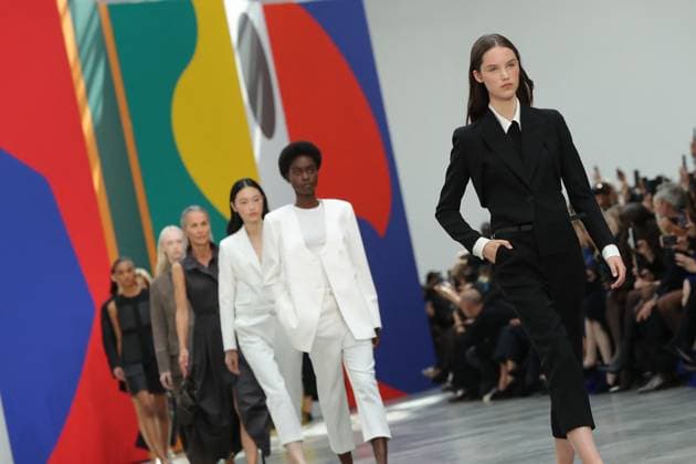 PFW - Akris Runway A model walks the runway during the Akris Womenswear Spring Summer 2026 show as part of Paris Fashion Week on October 05, 2025 in Paris, France. Photo by Alain-Gil Gonzalez ABACAPRESS.COM Paris France  Copyright: xGonzalezxAlain-Gil ABACAx