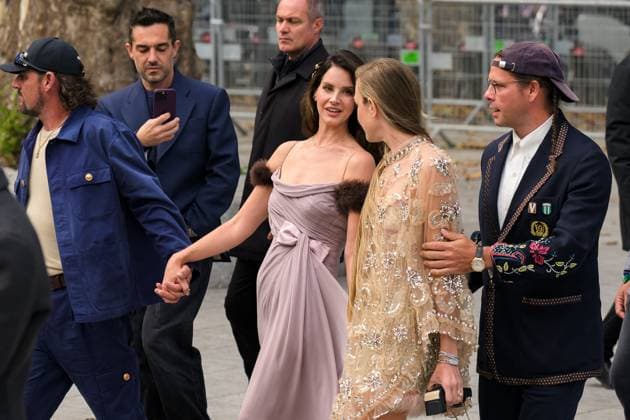 PFW Valentino Outside Arrivals Lana Del Rey and her husband Jeremy Dufrene attend the Valentino Womenswear Spring Summer 2026 show as part of Paris Fashion Week on October 05, 2025 in Paris, France. Photo by Laurent Zabulon ABACAPRESS.COM Paris France  Copyright: xZabulonxLaurent ABACAx