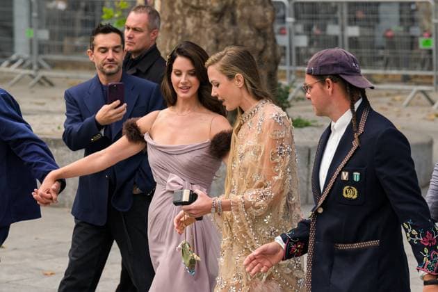 PFW Valentino Outside Arrivals Lana Del Rey and Caroline Grant attend the Valentino Womenswear Spring Summer 2026 show as part of Paris Fashion Week on October 05, 2025 in Paris, France. Photo by Laurent Zabulon ABACAPRESS.COM Paris France  Copyright: xZabulonxLaurent ABACAx