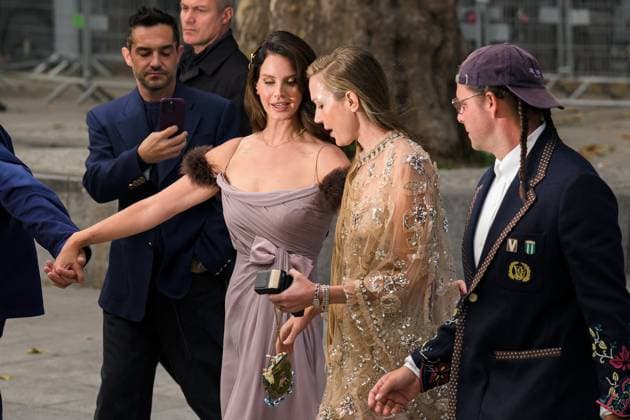 PFW Valentino Outside Arrivals Lana Del Rey and Caroline Grant attend the Valentino Womenswear Spring Summer 2026 show as part of Paris Fashion Week on October 05, 2025 in Paris, France. Photo by Laurent Zabulon ABACAPRESS.COM Paris France  Copyright: xZabulonxLaurent ABACAx