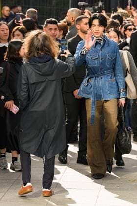 PFW Valentino Outside Arrivals Peemwasu attends the Valentino Womenswear Spring Summer 2026 show as part of Paris Fashion Week on October 05, 2025 in Paris, France. Photo by Laurent Zabulon ABACAPRESS.COM Paris France  Copyright: xZabulonxLaurent ABACAx