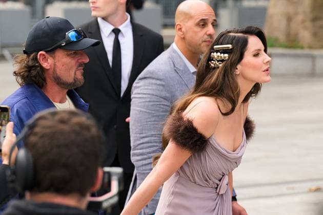 PFW Valentino Outside Arrivals Lana Del Rey and her husband Jeremy Dufrene attend the Valentino Womenswear Spring Summer 2026 show as part of Paris Fashion Week on October 05, 2025 in Paris, France. Photo by Laurent Zabulon ABACAPRESS.COM Paris France  Copyright: xZabulonxLaurent ABACAx