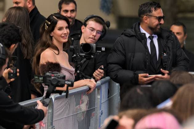 PFW Valentino Outside Arrivals Lana Del Rey attends the Valentino Womenswear Spring Summer 2026 show as part of Paris Fashion Week on October 05, 2025 in Paris, France. Photo by Laurent Zabulon ABACAPRESS.COM Paris France  Copyright: xZabulonxLaurent ABACAx