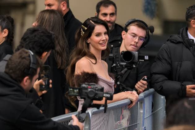 PFW Valentino Outside Arrivals Lana Del Rey attends the Valentino Womenswear Spring Summer 2026 show as part of Paris Fashion Week on October 05, 2025 in Paris, France. Photo by Laurent Zabulon ABACAPRESS.COM Paris France  Copyright: xZabulonxLaurent ABACAx