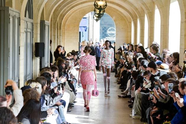 PFW - Shuting Qiu Runway A model walks the runway during the Shuting Qiu Womenswear Spring Summer 2026 show as part of Paris Fashion Week on October 5, 2025 in Paris, France. Photo by Jana Call me J ABACAPRESS.COM Paris Ile de France France  Copyright: xJanaxCallxmexJ ABACAx