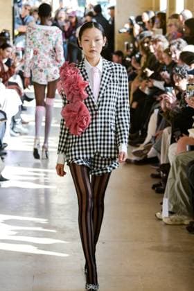 PFW - Shuting Qiu Runway A model walks the runway during the Shuting Qiu Womenswear Spring Summer 2026 show as part of Paris Fashion Week on October 5, 2025 in Paris, France. Photo by Jana Call me J ABACAPRESS.COM Paris Ile de France France  Copyright: xJanaxCallxmexJ ABACAx