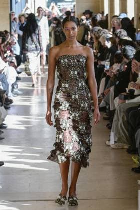 PFW - Shuting Qiu Runway A model walks the runway during the Shuting Qiu Womenswear Spring Summer 2026 show as part of Paris Fashion Week on October 5, 2025 in Paris, France. Photo by Jana Call me J ABACAPRESS.COM Paris Ile de France France  Copyright: xJanaxCallxmexJ ABACAx