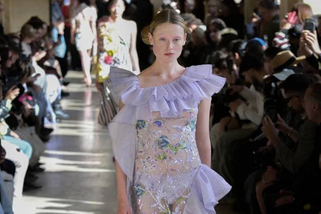 PFW - Shuting Qiu Runway A model walks the runway during the Shuting Qiu Womenswear Spring Summer 2026 show as part of Paris Fashion Week on October 5, 2025 in Paris, France. Photo by Jana Call me J ABACAPRESS.COM Paris Ile de France France  Copyright: xJanaxCallxmexJ ABACAx