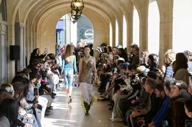 PFW - Shuting Qiu Runway A model walks the runway during the Shuting Qiu Womenswear Spring Summer 2026 show as part of Paris Fashion Week on October 5, 2025 in Paris, France. Photo by Jana Call me J ABACAPRESS.COM Paris Ile de France France  Copyright: xJanaxCallxmexJ ABACAx