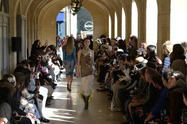 PFW - Shuting Qiu Runway A model walks the runway during the Shuting Qiu Womenswear Spring Summer 2026 show as part of Paris Fashion Week on October 5, 2025 in Paris, France. Photo by Jana Call me J ABACAPRESS.COM Paris Ile de France France  Copyright: xJanaxCallxmexJ ABACAx