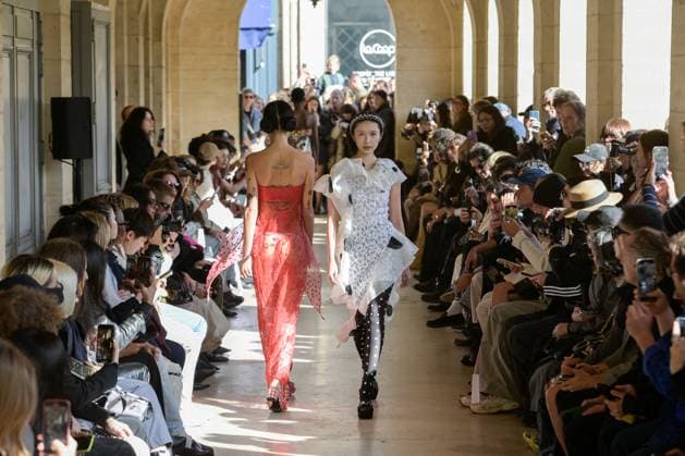 PFW - Shuting Qiu Runway A model walks the runway during the Shuting Qiu Womenswear Spring Summer 2026 show as part of Paris Fashion Week on October 5, 2025 in Paris, France. Photo by Jana Call me J ABACAPRESS.COM Paris Ile de France France  Copyright: xJanaxCallxmexJ ABACAx