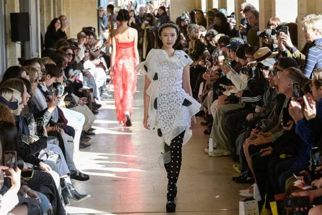 PFW - Shuting Qiu Runway A model walks the runway during the Shuting Qiu Womenswear Spring Summer 2026 show as part of Paris Fashion Week on October 5, 2025 in Paris, France. Photo by Jana Call me J ABACAPRESS.COM Paris Ile de France France  Copyright: xJanaxCallxmexJ ABACAx