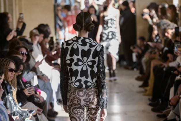 PFW - Shuting Qiu Runway A model walks the runway during the Shuting Qiu Womenswear Spring Summer 2026 show as part of Paris Fashion Week on October 5, 2025 in Paris, France. Photo by Jana Call me J ABACAPRESS.COM Paris Ile de France France  Copyright: xJanaxCallxmexJ ABACAx