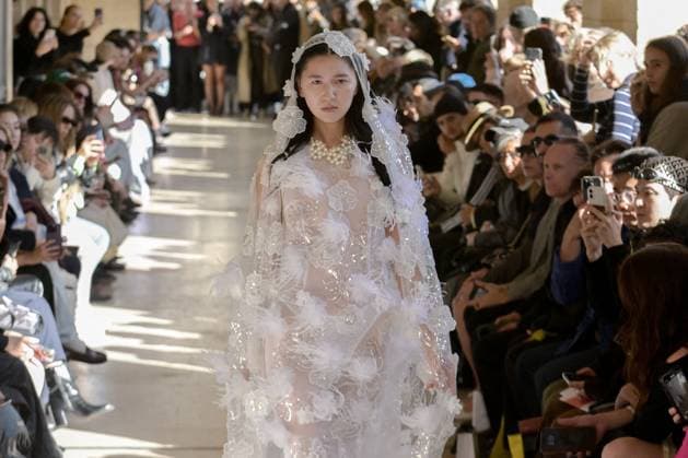 PFW - Shuting Qiu Runway A model walks the runway during the Shuting Qiu Womenswear Spring Summer 2026 show as part of Paris Fashion Week on October 5, 2025 in Paris, France. Photo by Jana Call me J ABACAPRESS.COM Paris Ile de France France  Copyright: xJanaxCallxmexJ ABACAx