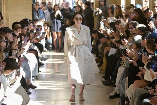 PFW - Shuting Qiu Runway The designer walks the runway during the Shuting Qiu Womenswear Spring Summer 2026 show as part of Paris Fashion Week on October 5, 2025 in Paris, France. Photo by Jana Call me J ABACAPRESS.COM Paris Ile de France France  Copyright: xJanaxCallxmexJ ABACAx