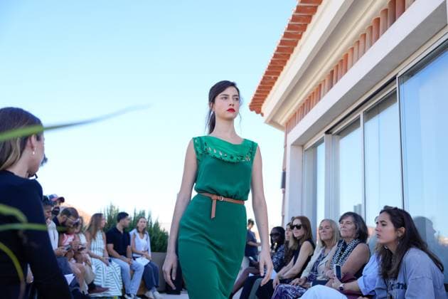 Lisbon Fashion Week in Lisboa, Portugal - 05 Oct 2025 A model walks the runway during Nuno Baltazar fashion show at ModaLisboa Base, Lisbon Fashion Week in Lisboa. Lisbon Portugal Copyright: xBrunoxdexCarvalhox xSOPAxImagesx brunodecarvalho_modalisboabase-3723