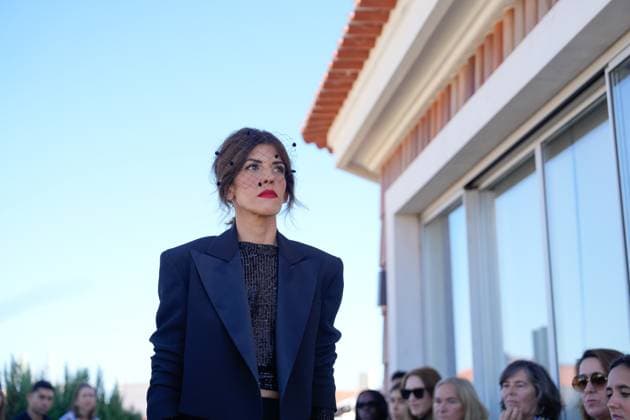 Lisbon Fashion Week in Lisboa, Portugal - 05 Oct 2025 A model walks the runway during Nuno Baltazar fashion show at ModaLisboa Base, Lisbon Fashion Week in Lisboa. Lisbon Portugal Copyright: xBrunoxdexCarvalhox xSOPAxImagesx brunodecarvalho_modalisboabase-3869
