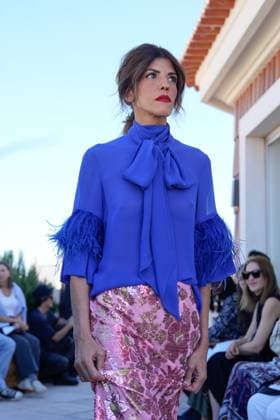 Lisbon Fashion Week in Lisboa, Portugal - 05 Oct 2025 A model walks the runway during Nuno Baltazar fashion show at ModaLisboa Base, Lisbon Fashion Week in Lisboa. Lisbon Portugal Copyright: xBrunoxdexCarvalhox xSOPAxImagesx brunodecarvalho_modalisboabase-4158