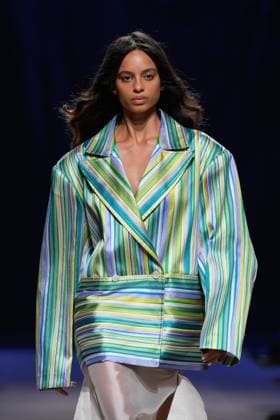 Lisbon Fashion Week in Lisboa, Portugal - 05 Oct 2025 A model walks the runway during Luis Carvalho fashion show at ModaLisboa Base, Lisbon Fashion Week in Lisboa. Lisbon Portugal Copyright: xBrunoxdexCarvalhox xSOPAxImagesx brunodecarvalho_modalisboabase-5065
