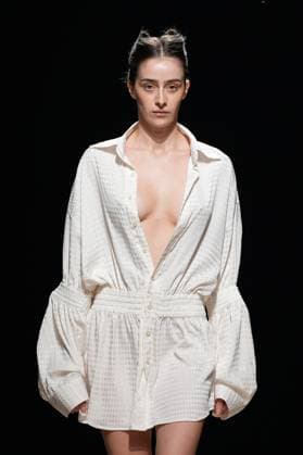 October 5, 2025, Lisbon, Portugal: A model walks the runway during Dino Alves fashion show at ModaLisboa Base, Lisbon Fashion Week in Lisboa. Lisbon Portugal - ZUMAs197 20251005_aaa_s197_475 Copyright: xBrunoxdexCarvalhox