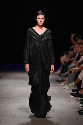 October 5, 2025, Lisbon, Portugal: A model walks the runway during Dino Alves fashion show at ModaLisboa Base, Lisbon Fashion Week in Lisboa. Lisbon Portugal - ZUMAs197 20251005_aaa_s197_453 Copyright: xBrunoxdexCarvalhox