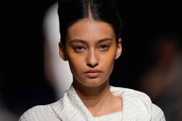 October 5, 2025, Lisbon, Portugal: A model walks the runway during Dino Alves fashion show at ModaLisboa Base, Lisbon Fashion Week in Lisboa. Lisbon Portugal - ZUMAs197 20251005_aaa_s197_486 Copyright: xBrunoxdexCarvalhox