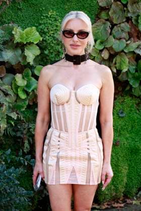 Guest Celebrities arriving at the Jean Paul Gaultier fashion show during Paris Fashion Week, Womens Ready to Wear Spring Summer 2026 at the Musée du quai Branly in Paris, Sunday, October 5, 2025 Christophe Aubert via Bestimage Celebrities arriving at the Jean Paul Gaultier fashion show during Paris Fashion Week, Womens Ready to Wear Spring Summer 2026 at the Musée du quai Branly in Paris, Sunday, October 5, 2025 Paris France  Copyright: xChristophexAubertxviaxBestimagexChristophexAubertxviaxBestimagex